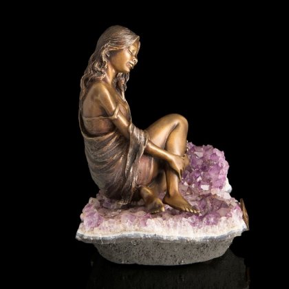 FILLE ASSISE EN BRONZE & AMETHYSTE