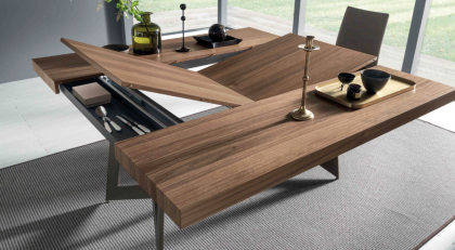 Tafel hout met metalen poot