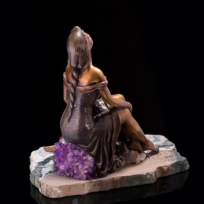 DAME ASSISE EN BRONZE & AMETHYSTE